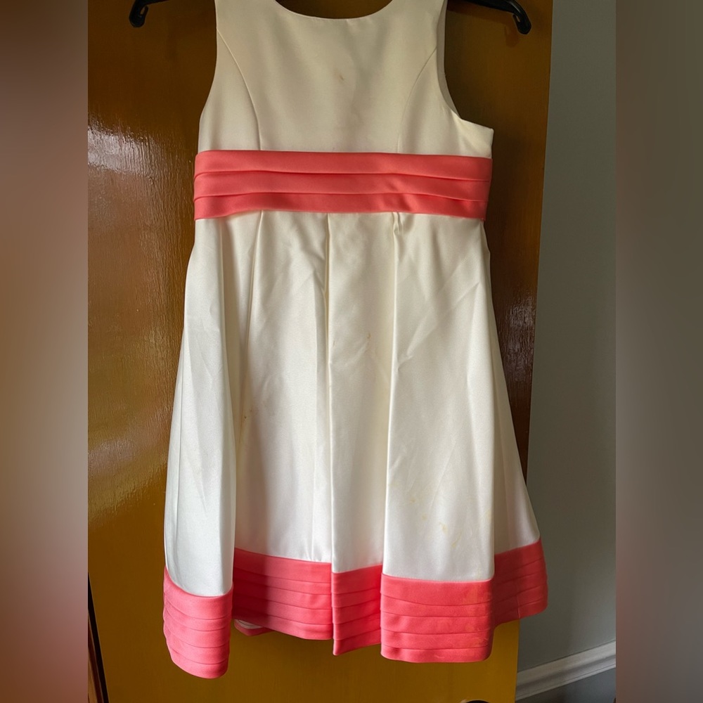 Davids bridal coralreef colored dress kids size 8 needs to be dry cleaned